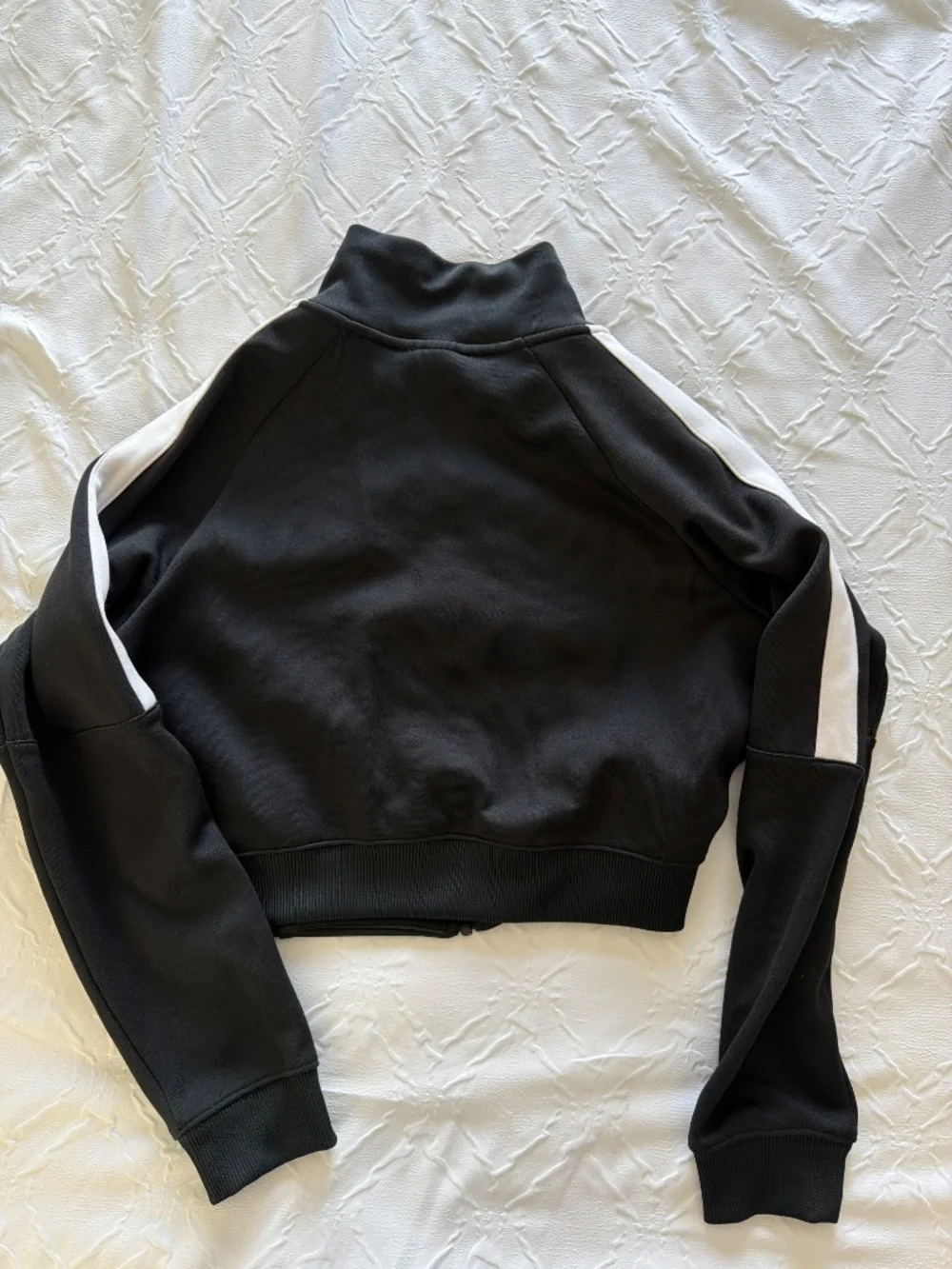 Nike Women’s Black & White Full-Zip Cropped Track Jacket